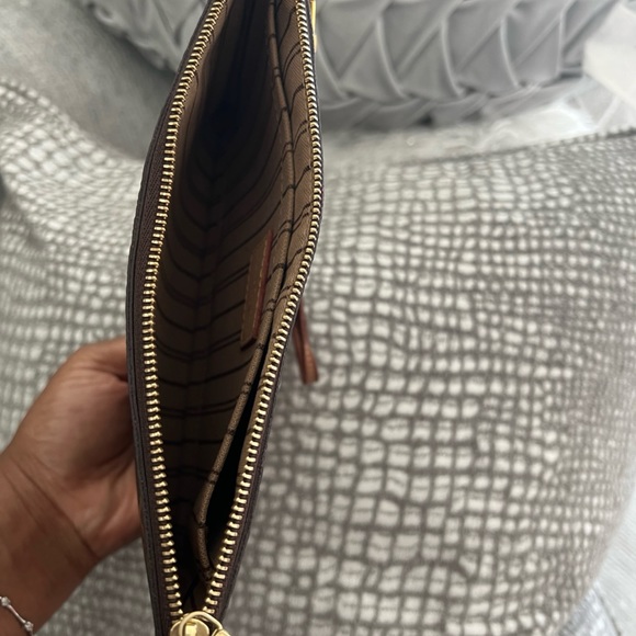 Louis Vuitton Monogram pre-owned Wristlet with Dust Bag and Louis Vuitton Bag. - Picture 3 of 12